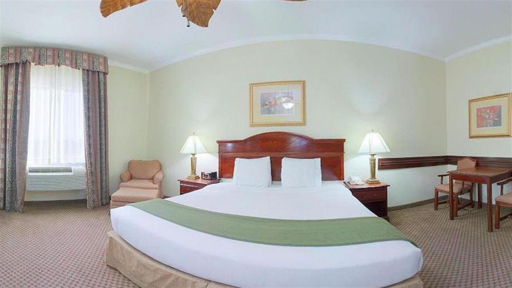 Holiday Inn Express & Suites Houston East By Ihg Buitenkant foto